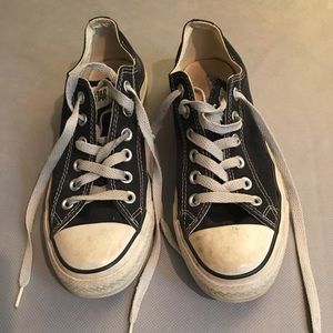 Black and white converse sneakers women’s size 8